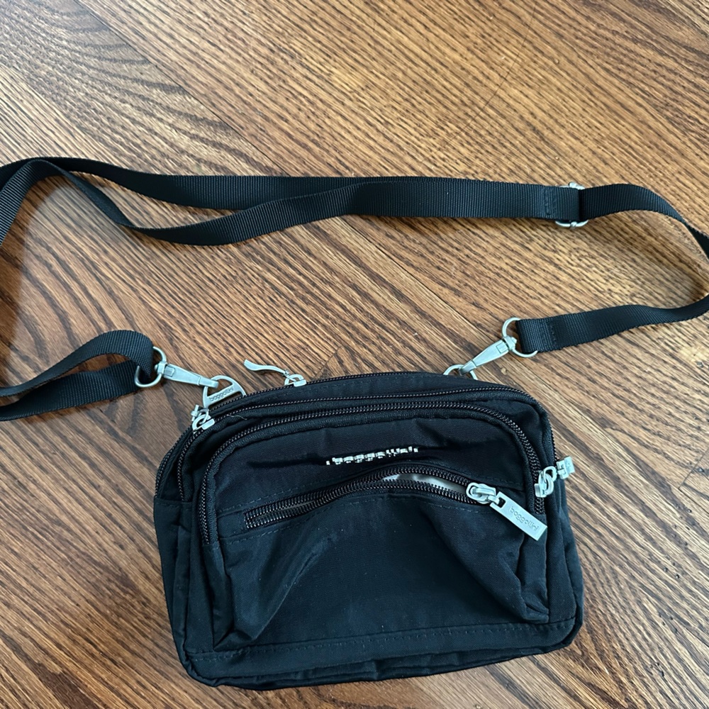 Bagallini Triple Zip Bagg, black